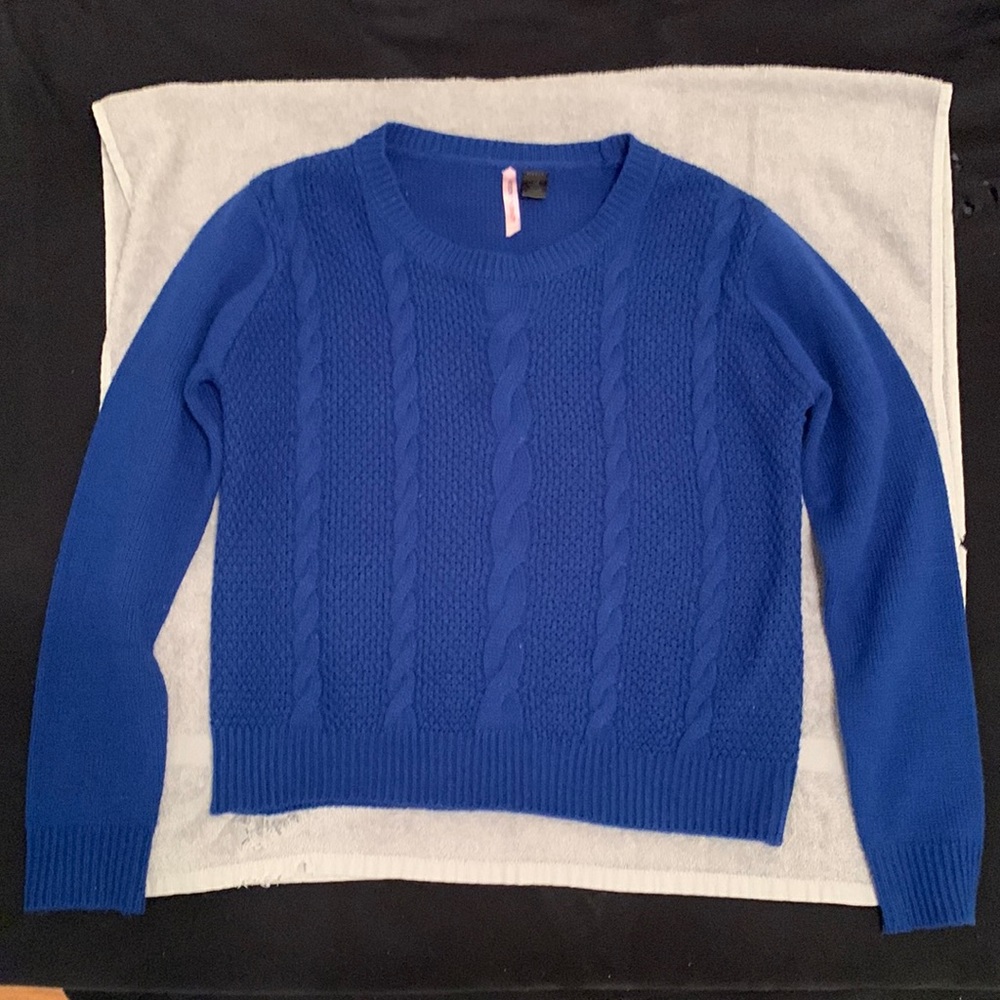 BLUE KNIT SWEATER